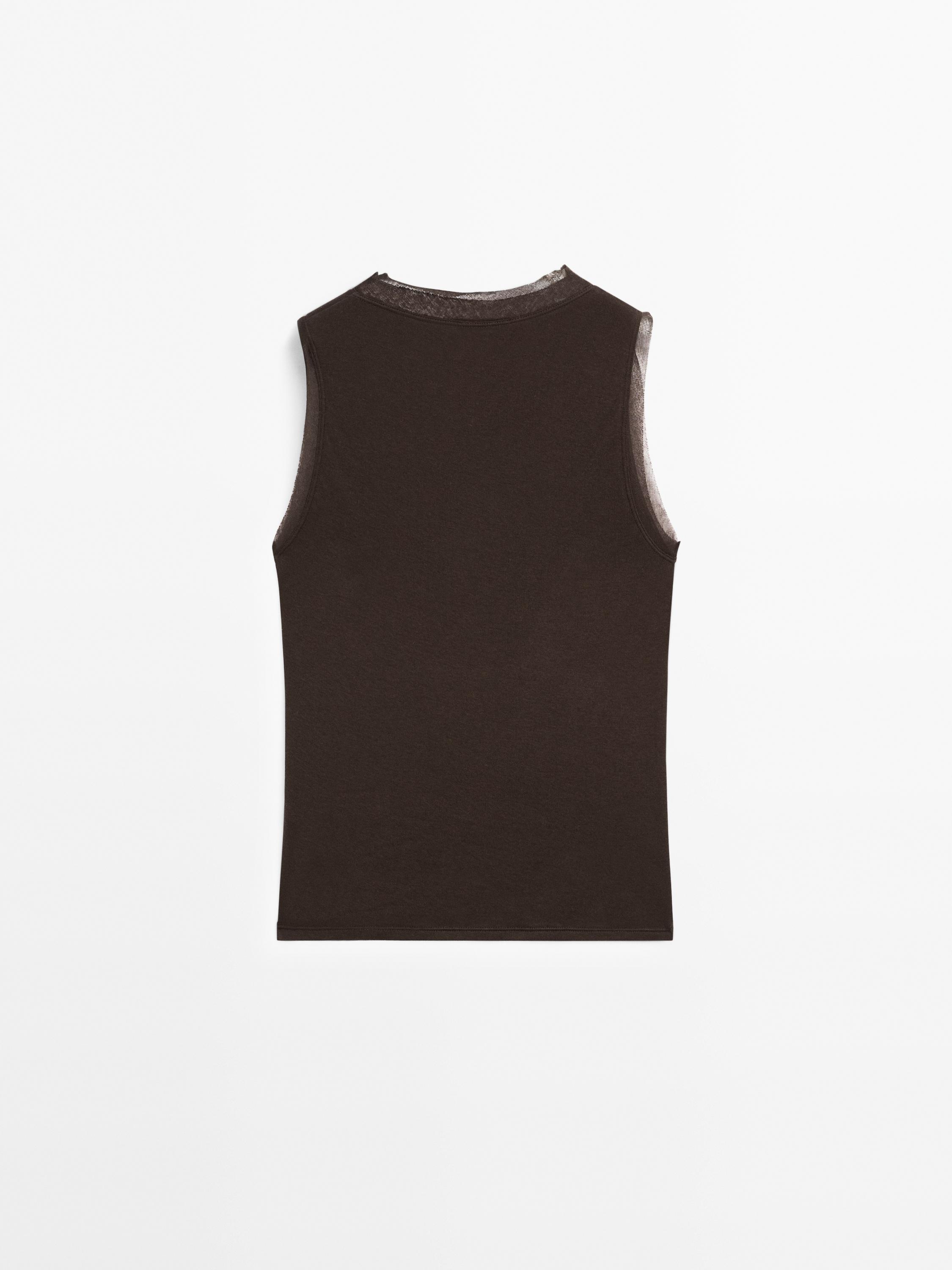 Sleeveless T-shirt with double piping